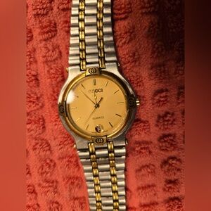Vintage Gucci Watch. Sold as Men’s, good size for anyone to enjoy a classic.